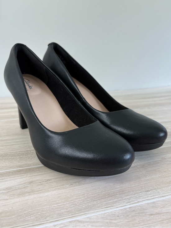 Clarks Shoes - Clarks Black Rounded-Toe Block Heel Pumps 8.5 EUC Classic Office Clean Girl Chic